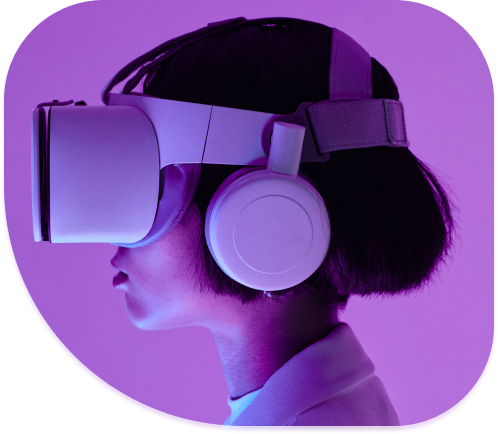 girl in virtual glasses